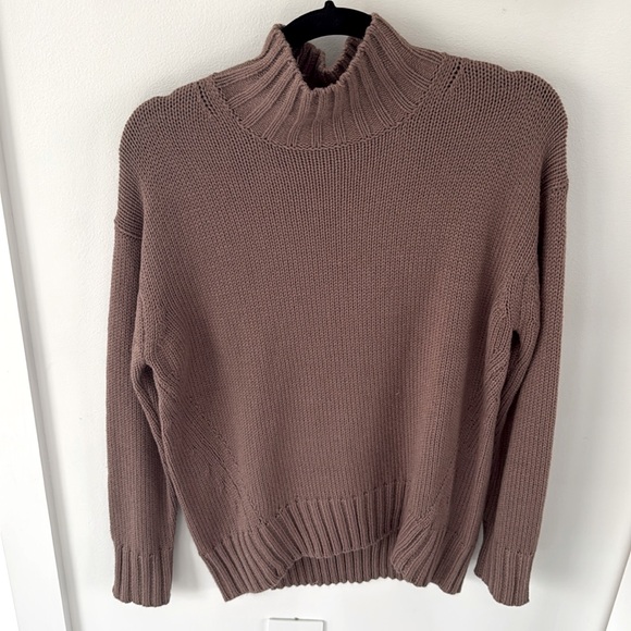 stitches and stripes Sweaters - Sitches and stripes so soft mock turtleneck sweater
